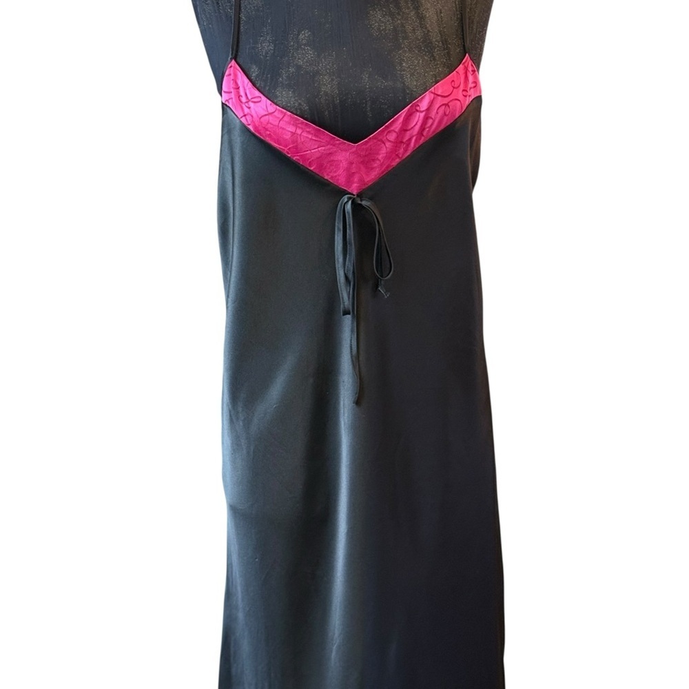 Vintage Elegant Black and Pink Nightgown - Picture 10 of 13